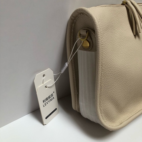 Levynia Leather Cream Crossbody Bag NWT - Picture 3 of 13